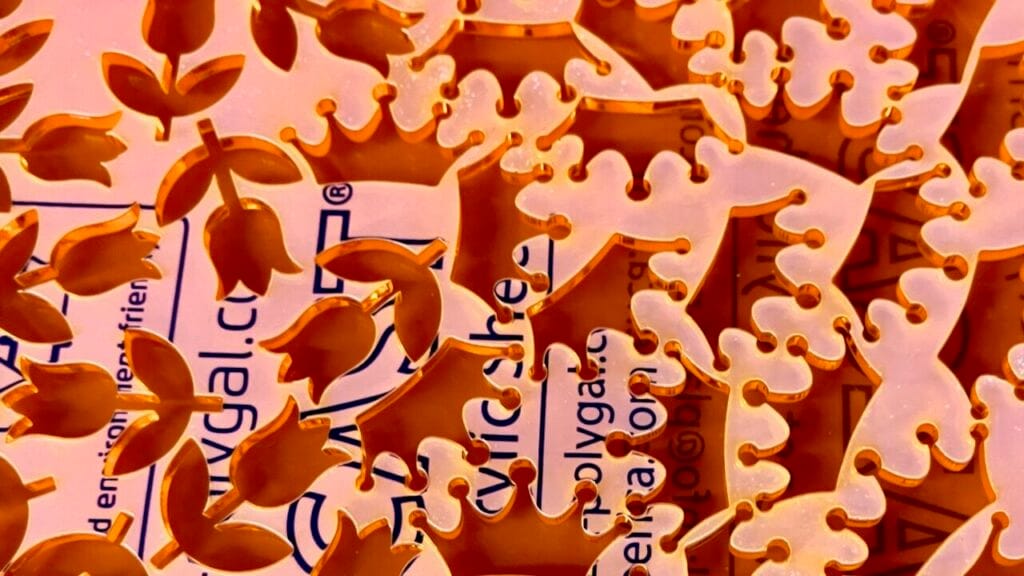 gerecycled Acryl plaat - kroontjes