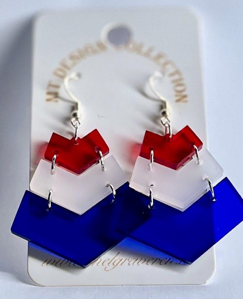 Lente-Drieluik – Handgemaakte Oorbellen 1 Handgemaakte oorbellen lente drieluik – unieke acryl sieraden
